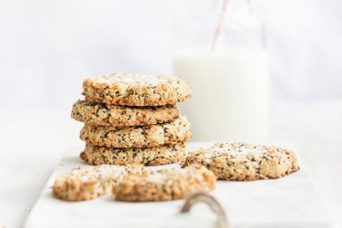 Sugar-free Lemon and Chia Cookies recipe