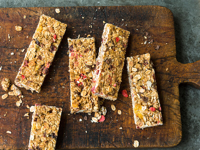 Easy berry muesli bars