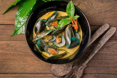 mussels in coconut broth