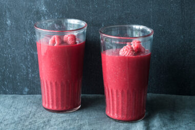 Beetroot and raspberry smoothie with flaxseeds