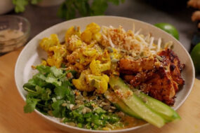 get-nourished-chicken-satay-salad